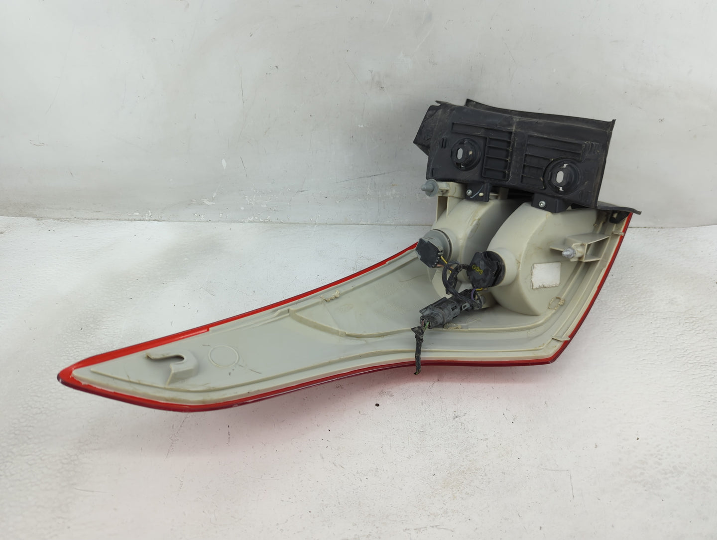 2013-2016 Ford Escape Tail Light Assembly Passenger Right OEM P/N:CJ54-13404-A Fits Fits 2013 2014 2015 2016 OEM Used Auto P
