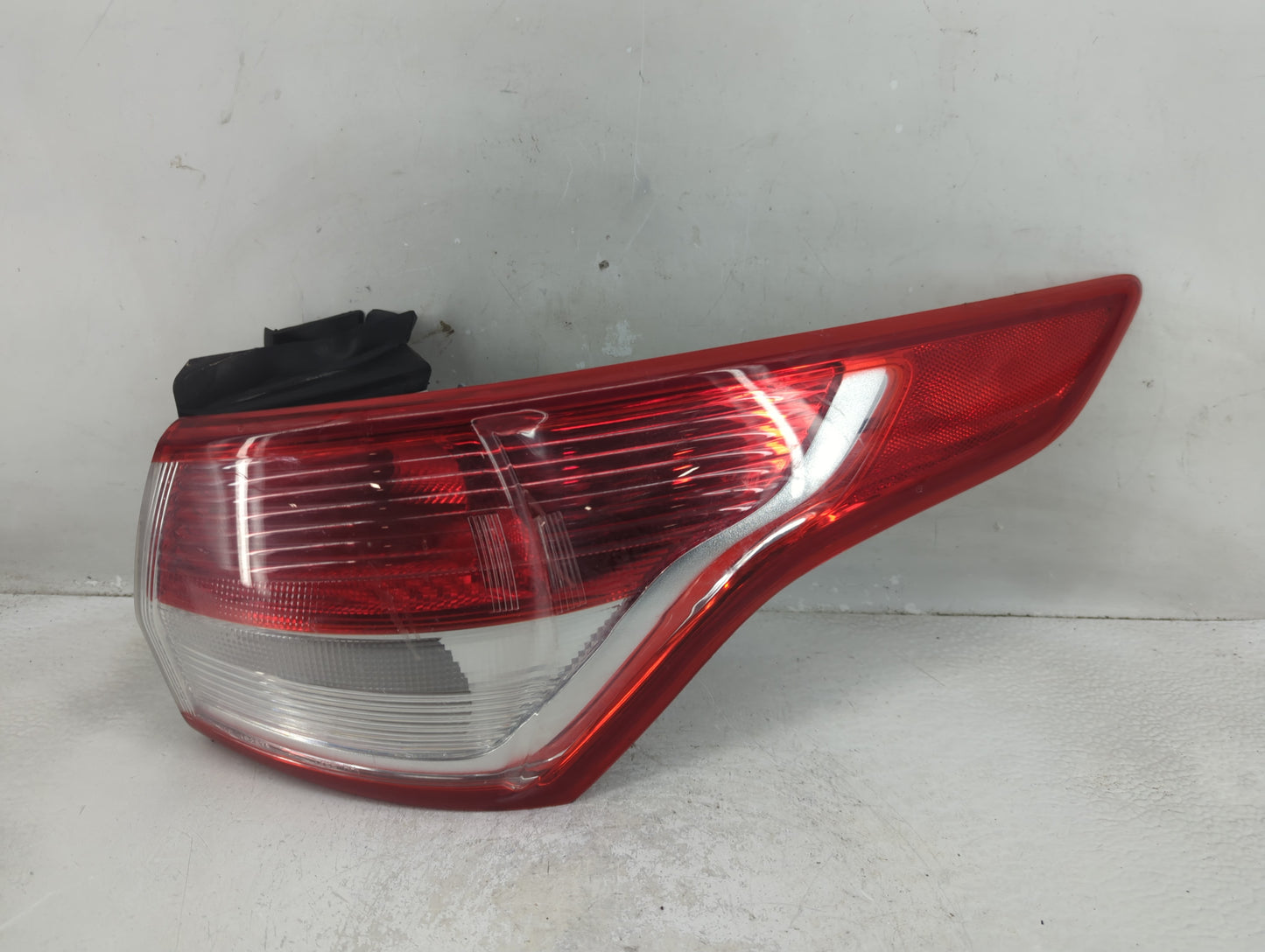 2013-2016 Ford Escape Tail Light Assembly Passenger Right OEM P/N:CJ54-13404-A Fits Fits 2013 2014 2015 2016 OEM Used Auto P