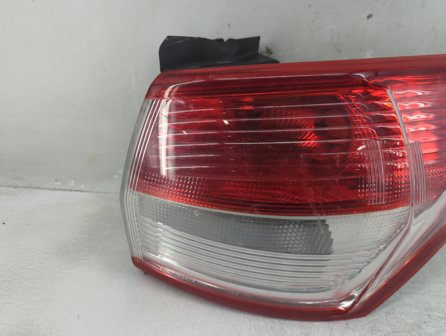 2013-2016 Ford Escape Tail Light Assembly Passenger Right OEM P/N:CJ54-13404-A Fits Fits 2013 2014 2015 2016 OEM Used Auto P