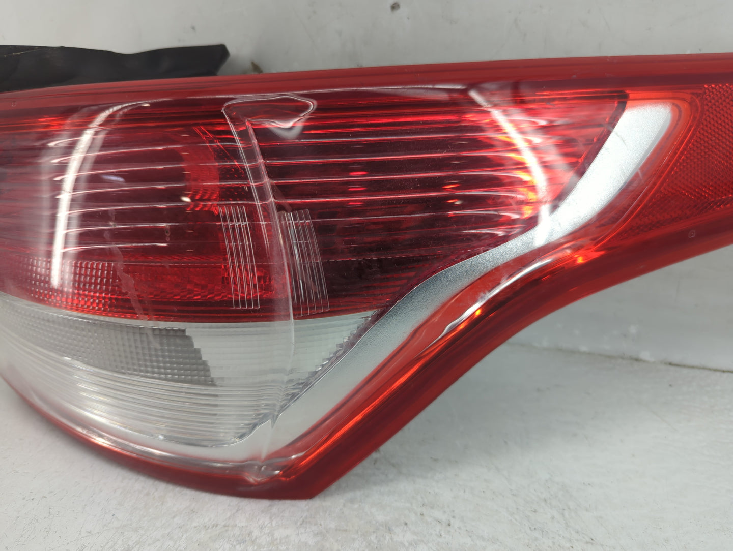 2013-2016 Ford Escape Tail Light Assembly Passenger Right OEM P/N:CJ54-13404-A Fits Fits 2013 2014 2015 2016 OEM Used Auto P