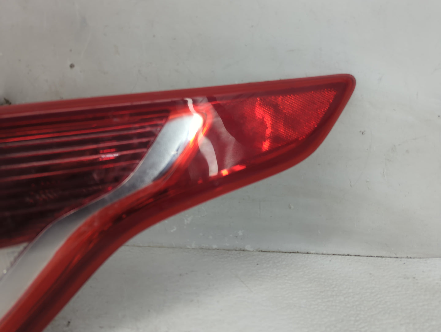 2013-2016 Ford Escape Tail Light Assembly Passenger Right OEM P/N:CJ54-13404-A Fits Fits 2013 2014 2015 2016 OEM Used Auto P