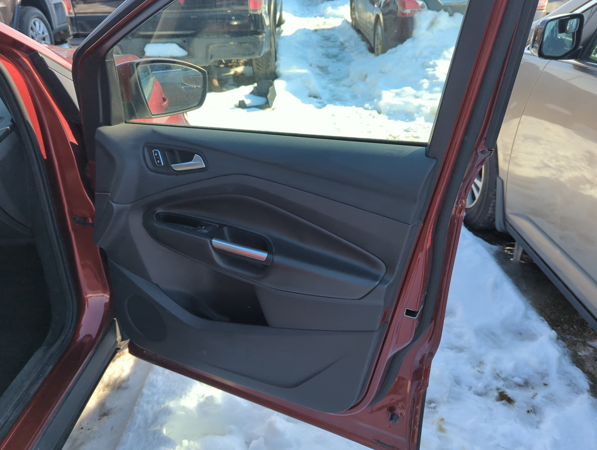 2015 Ford Escape Front Right Passenger Interior Door Panel Trim 1365978 - Oemusedautoparts1.com