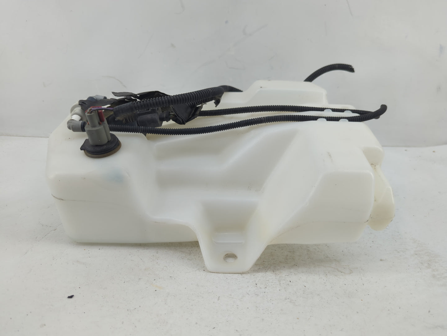 2015-2019 Ford Escape Windshield Washer Fluid Reservoir Bottle Oem - Oemusedautoparts1.com