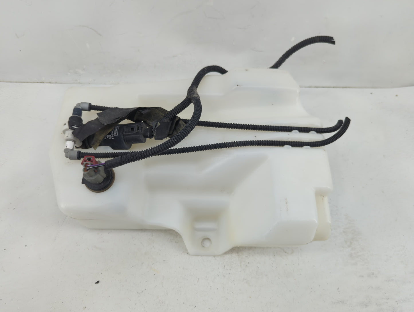 2015-2019 Ford Escape Windshield Washer Fluid Reservoir Bottle Oem - Oemusedautoparts1.com