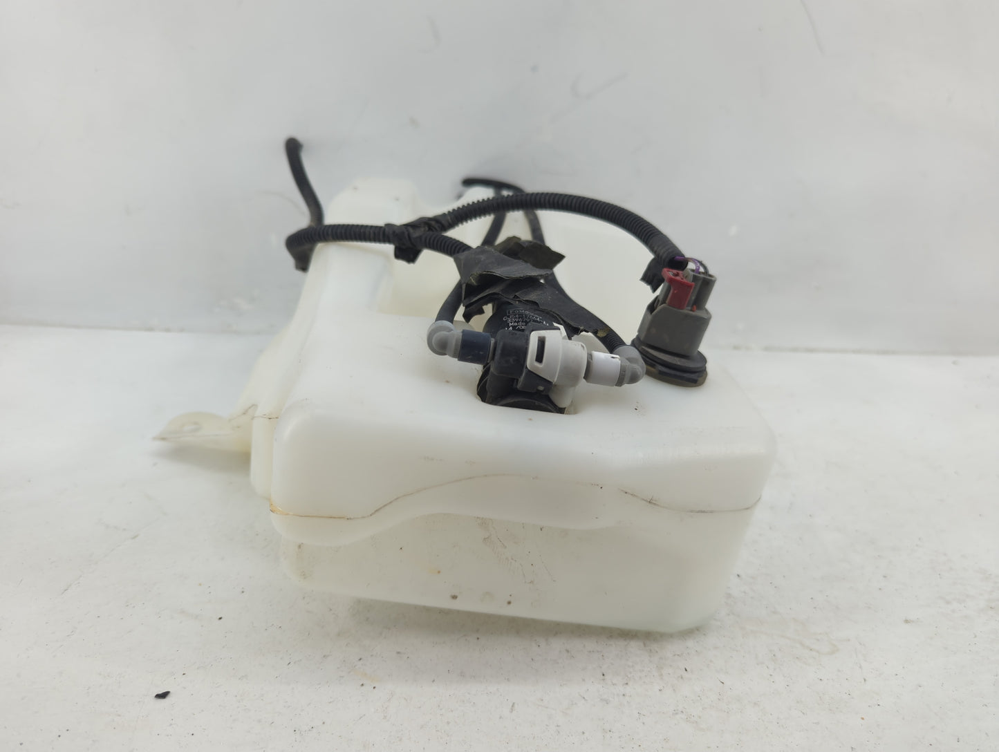 2015-2019 Ford Escape Windshield Washer Fluid Reservoir Bottle Oem - Oemusedautoparts1.com