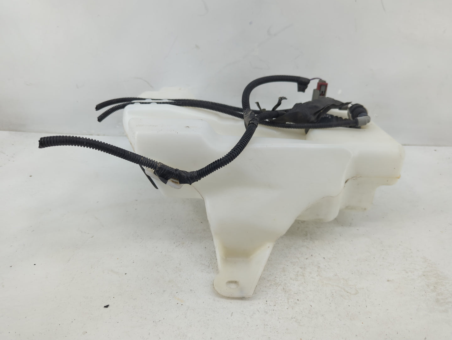 2015-2019 Ford Escape Windshield Washer Fluid Reservoir Bottle Oem - Oemusedautoparts1.com