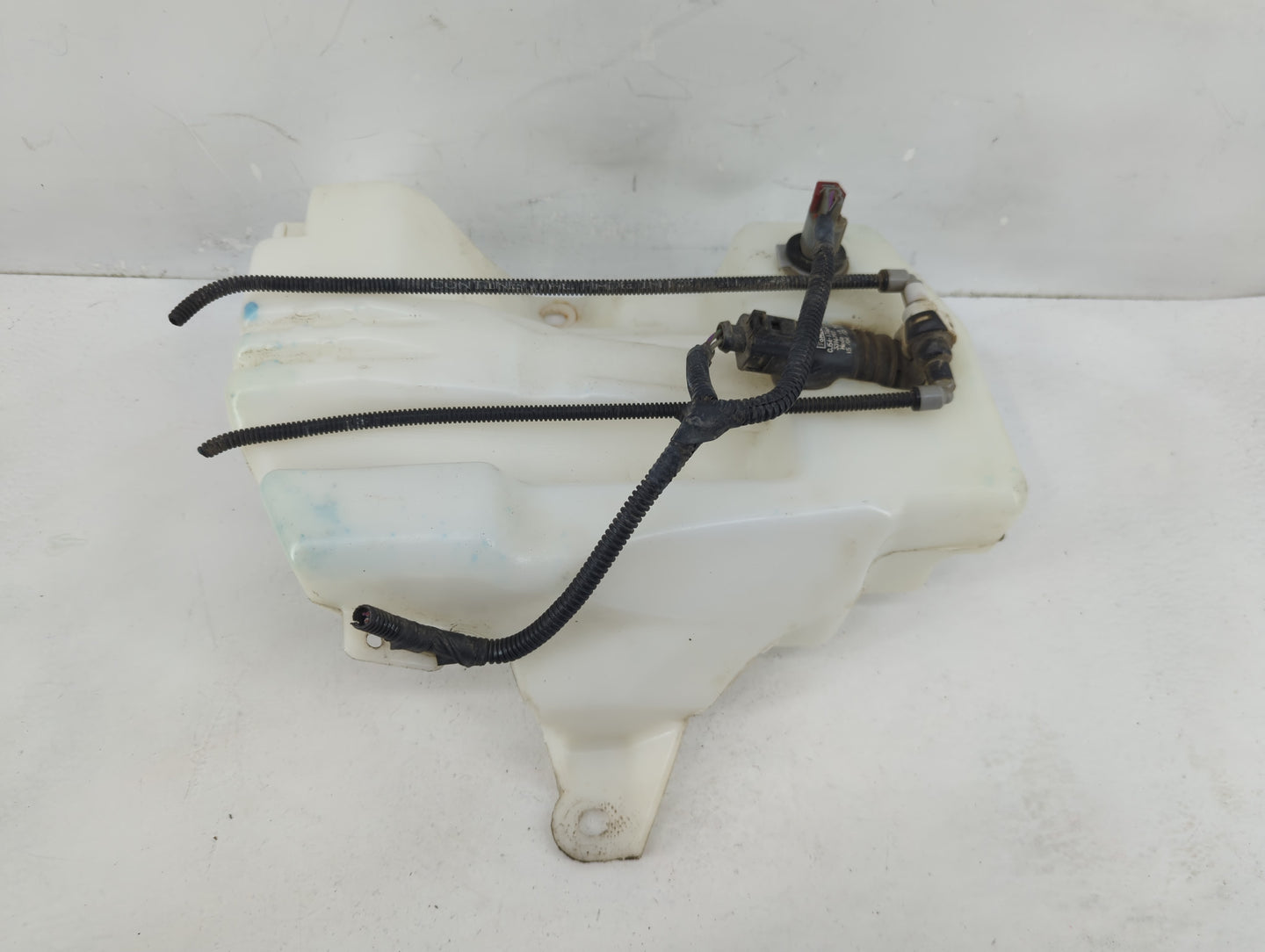 2015-2019 Ford Escape Windshield Washer Fluid Reservoir Bottle Oem - Oemusedautoparts1.com