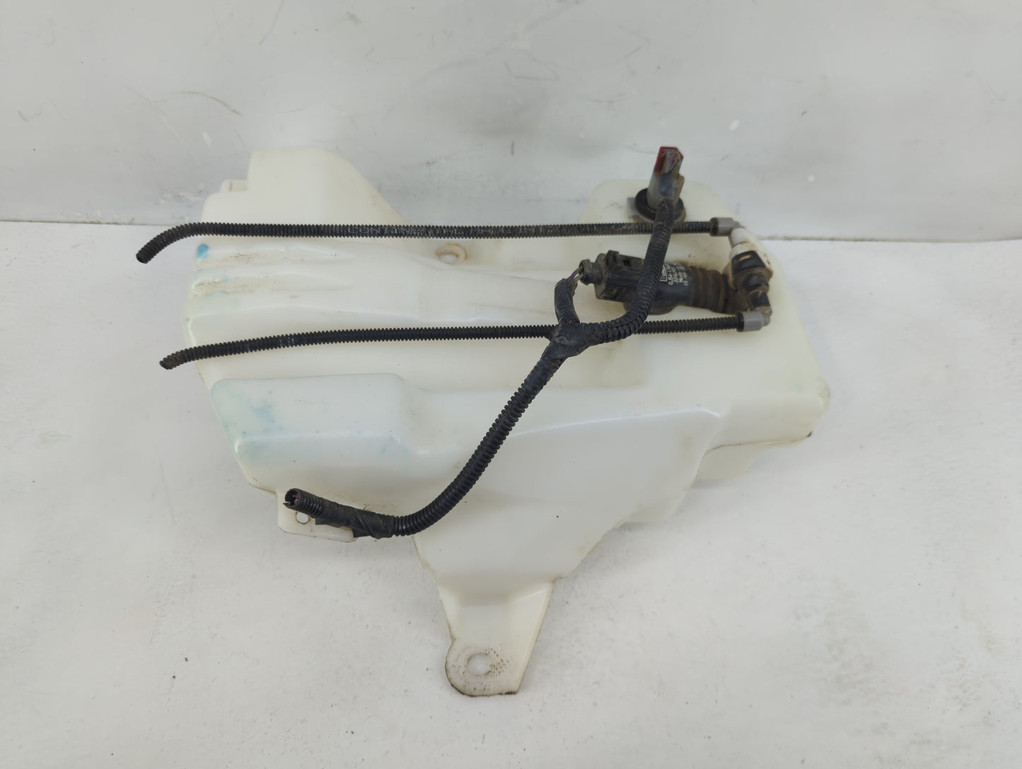 2015-2019 Ford Escape Windshield Washer Fluid Reservoir Bottle Oem - Oemusedautoparts1.com