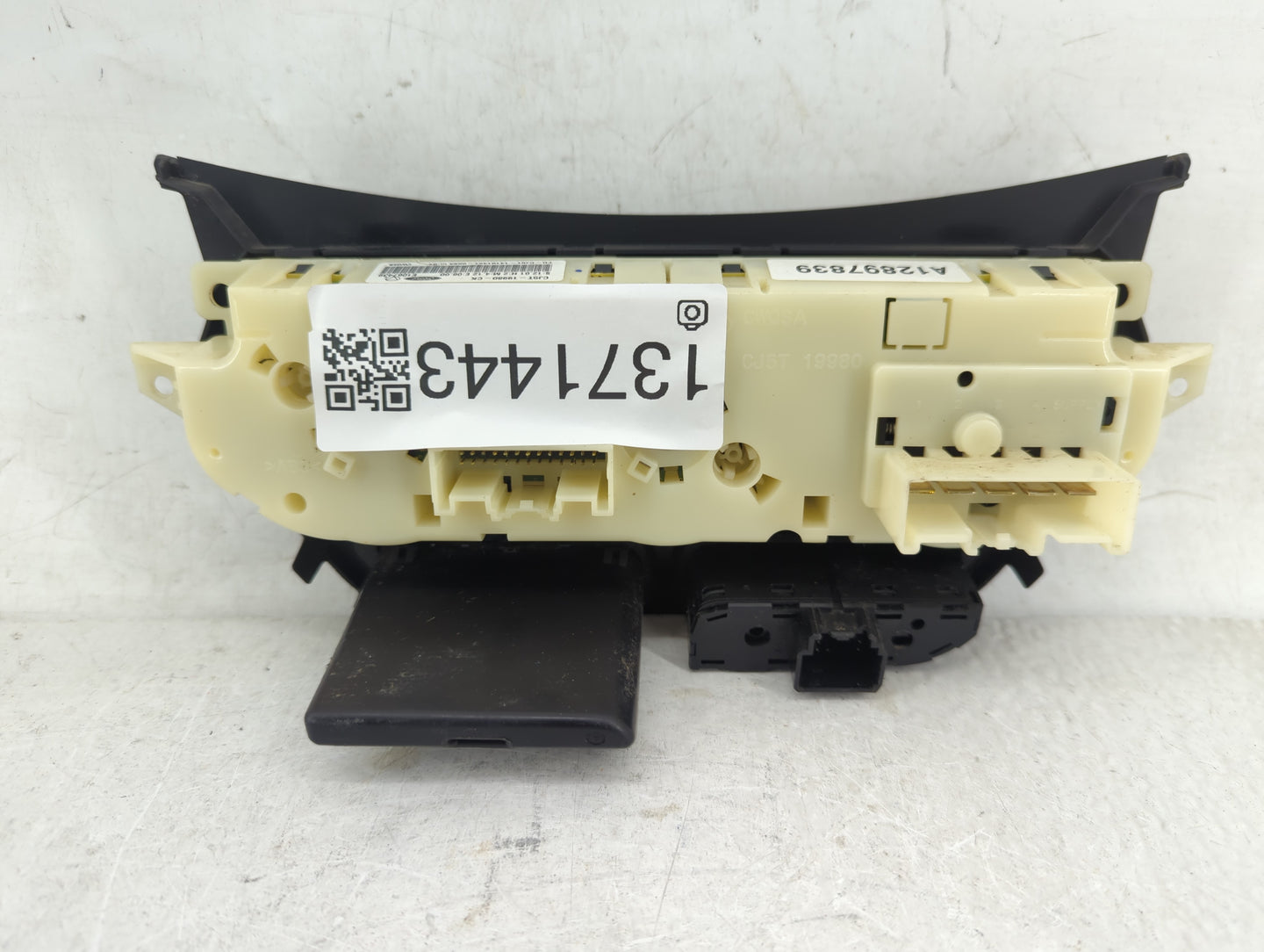 2013-2016 Ford Escape Climate Control Module Temperature AC/Heater Replacement P/N:CJ5T-19980-CK CJ5T-19980-DC Fits OEM Used