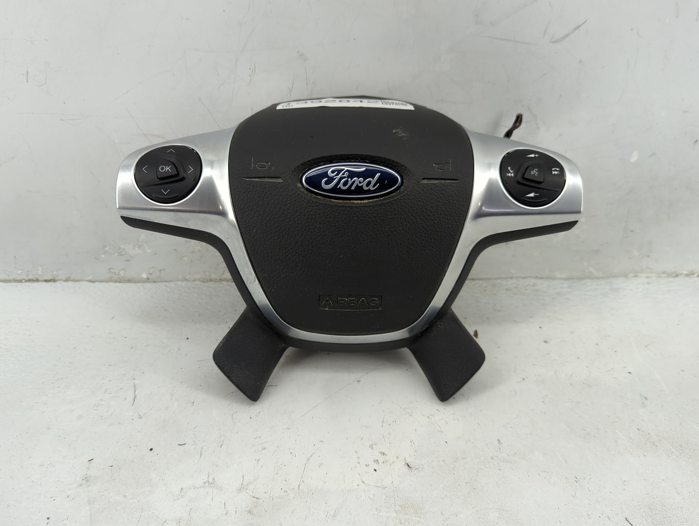 2015-2016 Ford Escape Air Bag Driver Left Steering Wheel Mounted P/N:EJ54A042B85 Fits Fits 2015 2016 OEM Used Auto Parts - O
