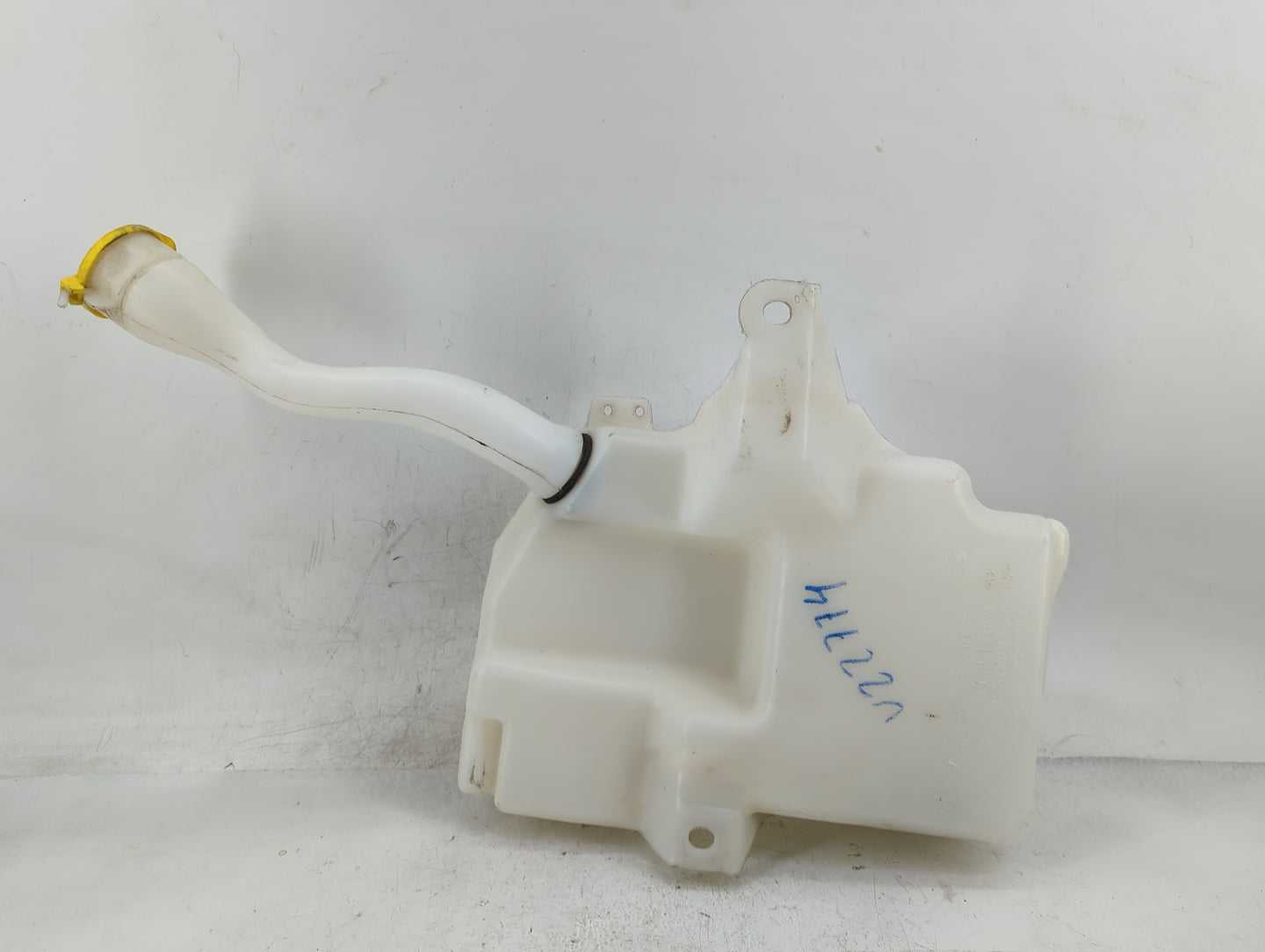 2015-2019 Ford Escape Windshield Washer Fluid Reservoir Bottle Oem - Oemusedautoparts1.com