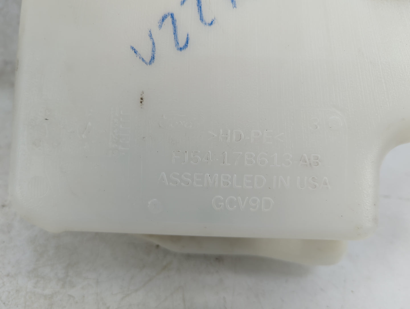 2015-2019 Ford Escape Windshield Washer Fluid Reservoir Bottle Oem - Oemusedautoparts1.com