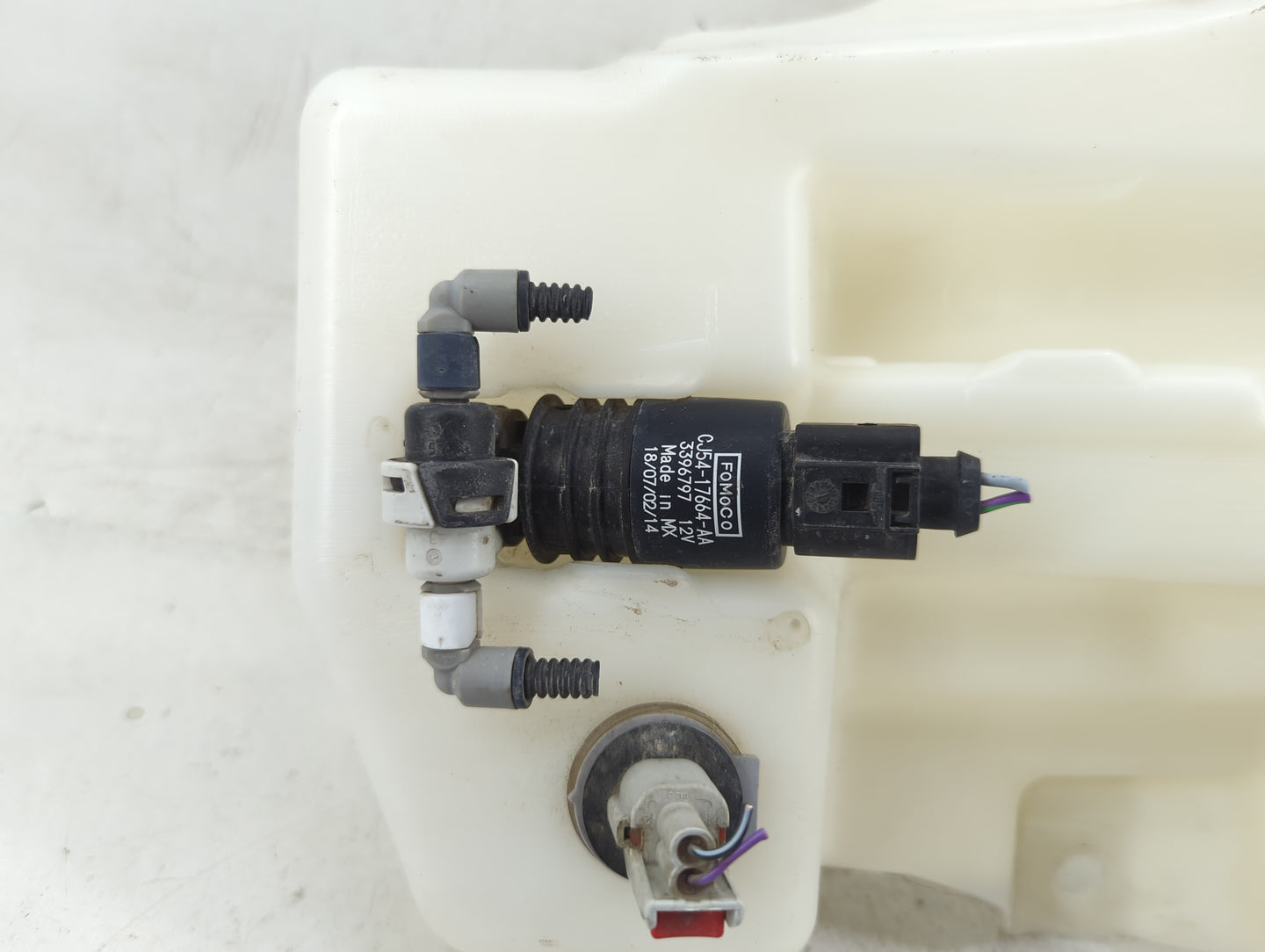 2015-2019 Ford Escape Windshield Washer Fluid Reservoir Bottle Oem - Oemusedautoparts1.com