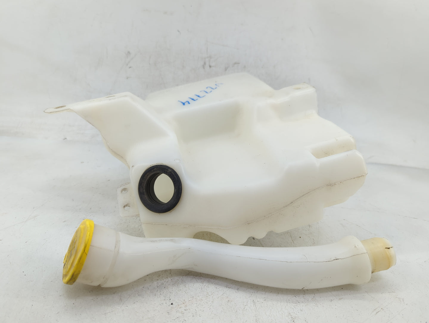 2015-2019 Ford Escape Windshield Washer Fluid Reservoir Bottle Oem - Oemusedautoparts1.com