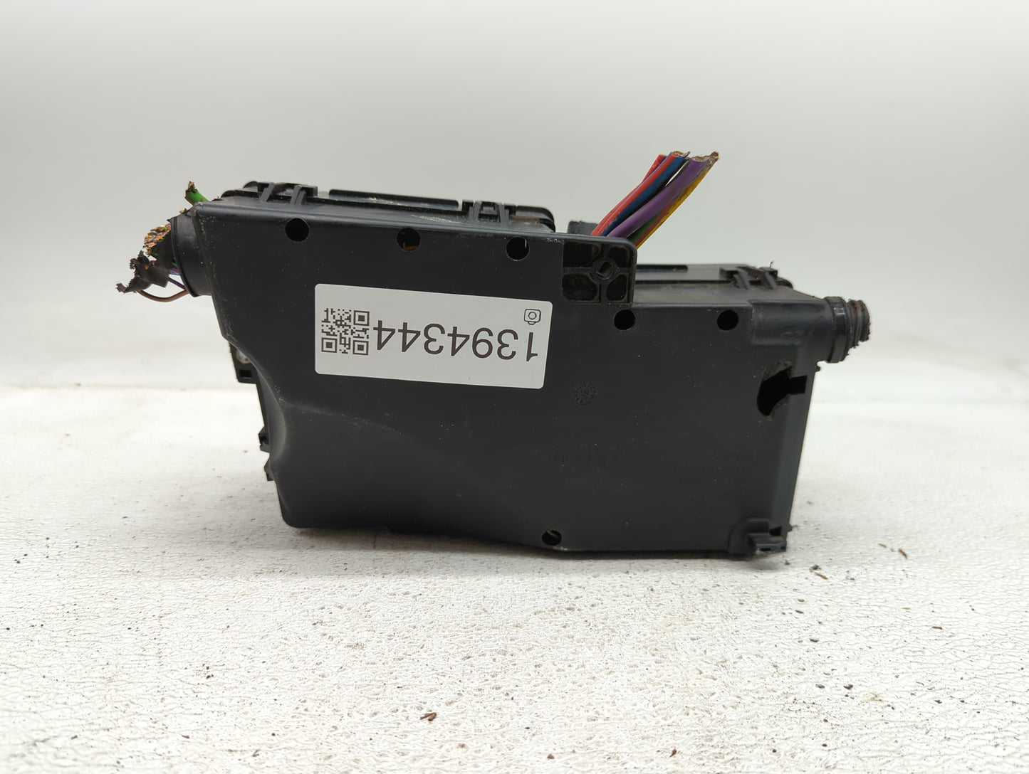 2013-2016 Ford Escape Fusebox Fuse Box Panel Relay Module P/N:AV6T-14A076-AB Fits Fits 2013 2014 2015 2016 OEM Used Auto Par