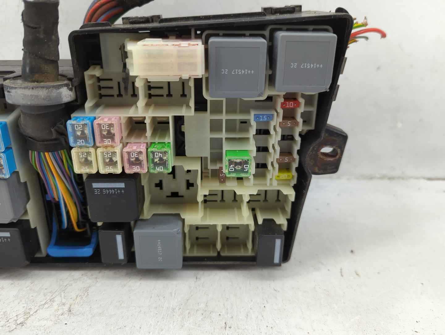 2013-2016 Ford Escape Fusebox Fuse Box Panel Relay Module P/N:AV6T-14A067-AD Fits Fits 2013 2014 2015 2016 OEM Used Auto Par