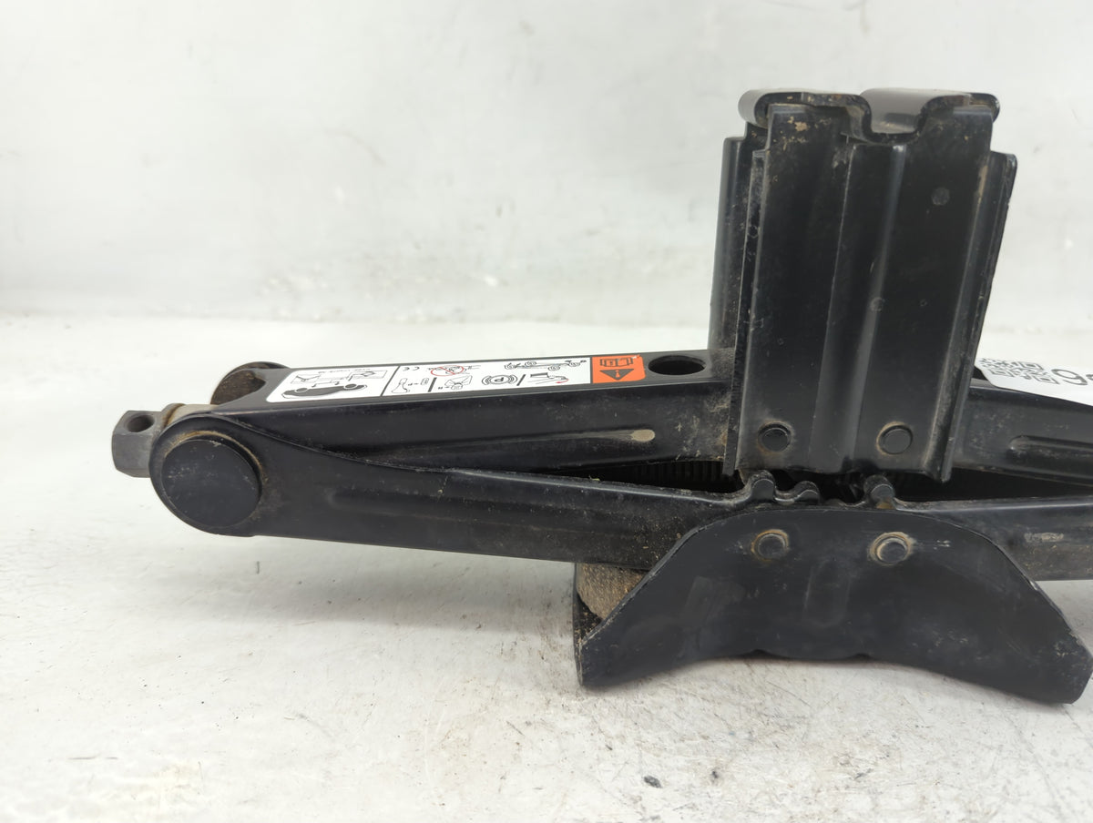 2015 Ford Escape Spare Scissor Car Jack 1396466 - Oemusedautoparts1.com
