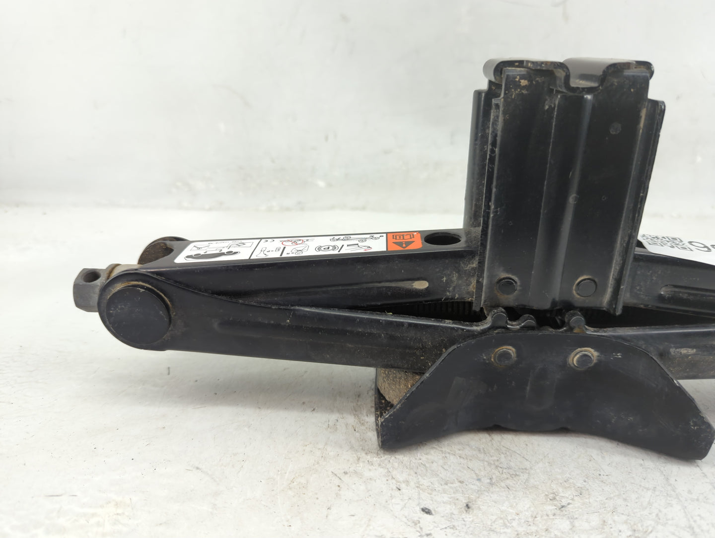 2015 Ford Escape Spare Scissor Car Jack - Oemusedautoparts1.com