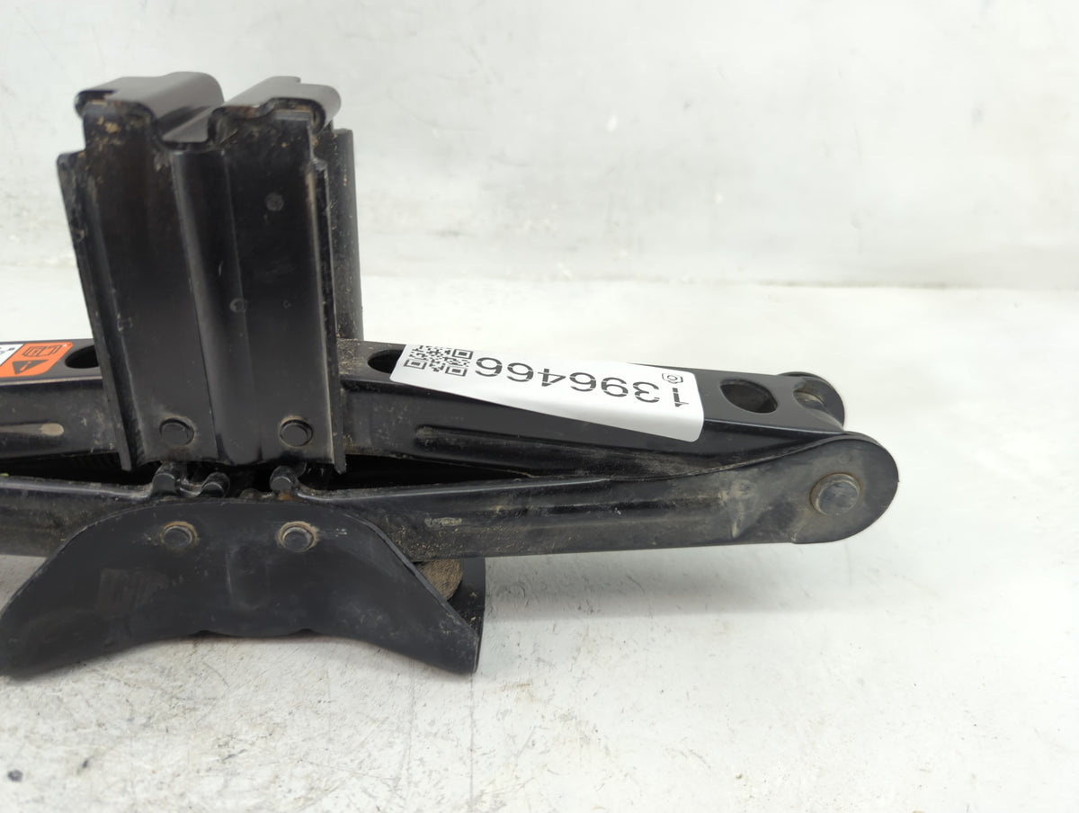 2015 Ford Escape Spare Scissor Car Jack 1396466 - Oemusedautoparts1.com
