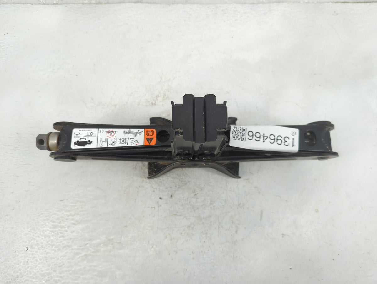 2015 Ford Escape Spare Scissor Car Jack 1396466 - Oemusedautoparts1.com