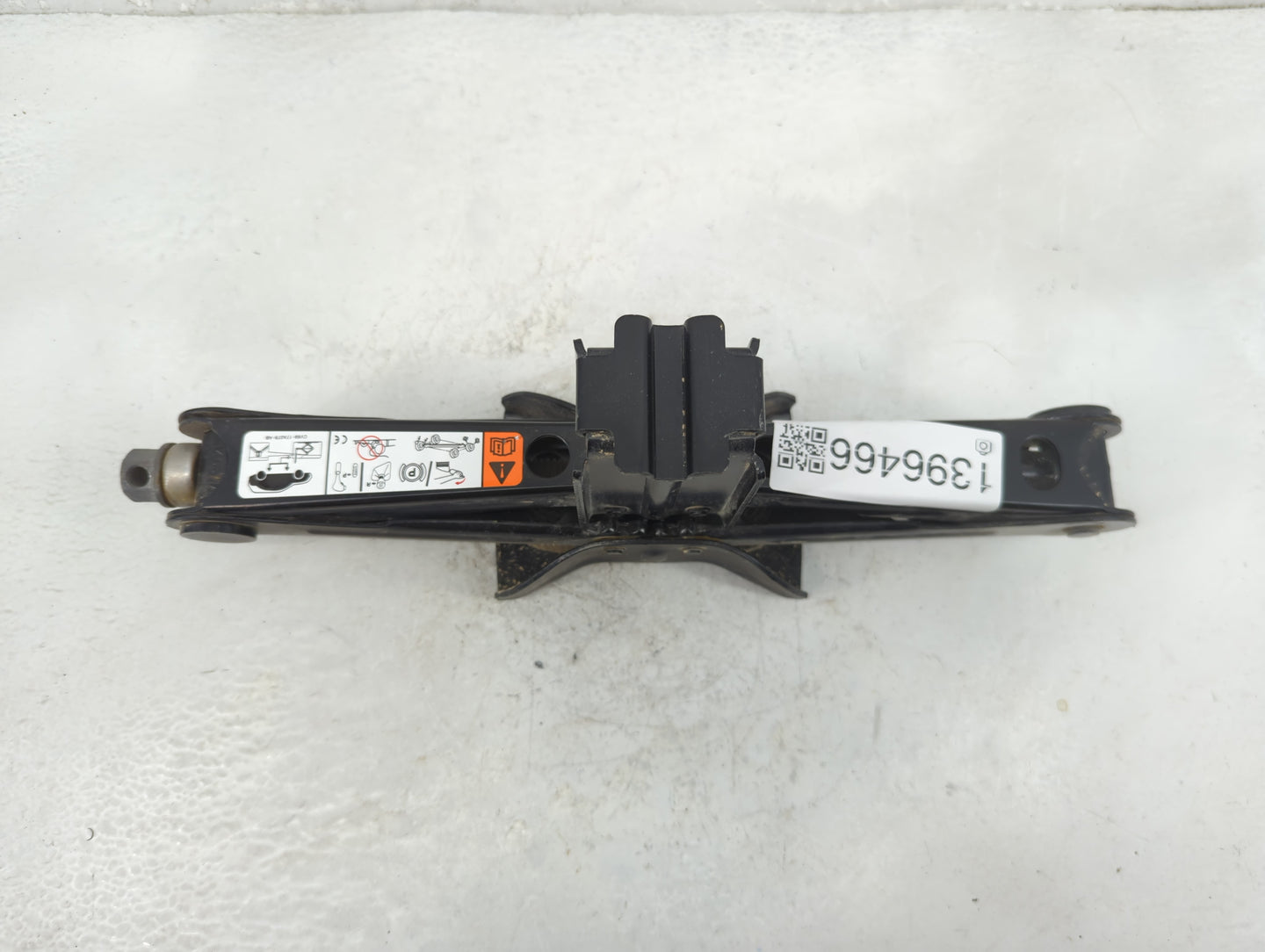 2015 Ford Escape Spare Scissor Car Jack - Oemusedautoparts1.com