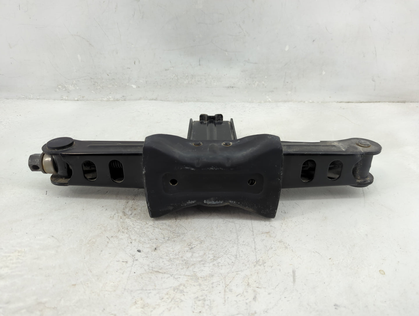 2015 Ford Escape Spare Scissor Car Jack 1396466 - Oemusedautoparts1.com