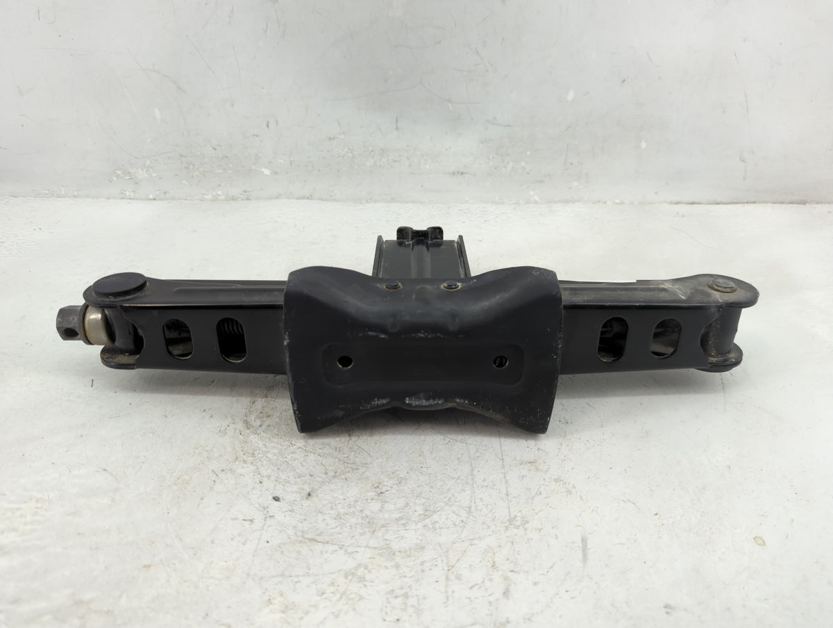 2015 Ford Escape Spare Scissor Car Jack 1396466 - Oemusedautoparts1.com