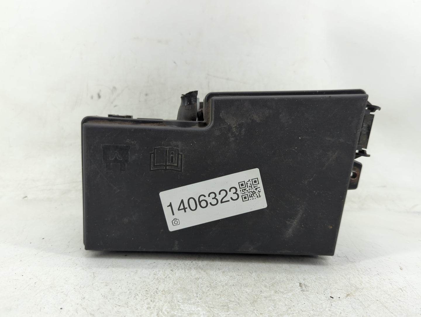 2013-2016 Ford Escape Fusebox Fuse Box Panel Relay Module P/N:AV6T-14A142-AB Fits Fits 2013 2014 2015 2016 OEM Used Auto Par