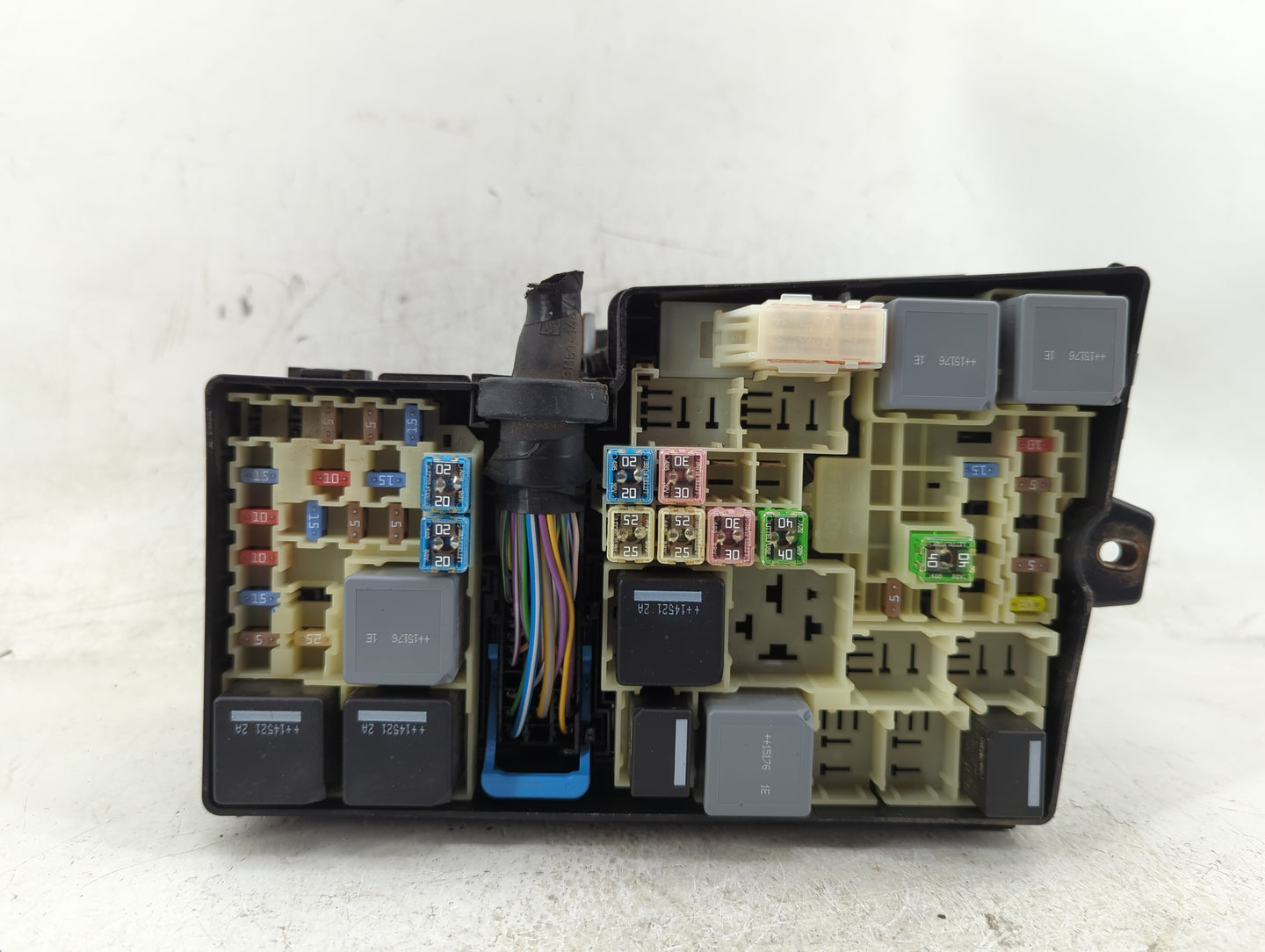 2013-2016 Ford Escape Fusebox Fuse Box Panel Relay Module P/N:AV6T-14A142-AB Fits Fits 2013 2014 2015 2016 OEM Used Auto Par