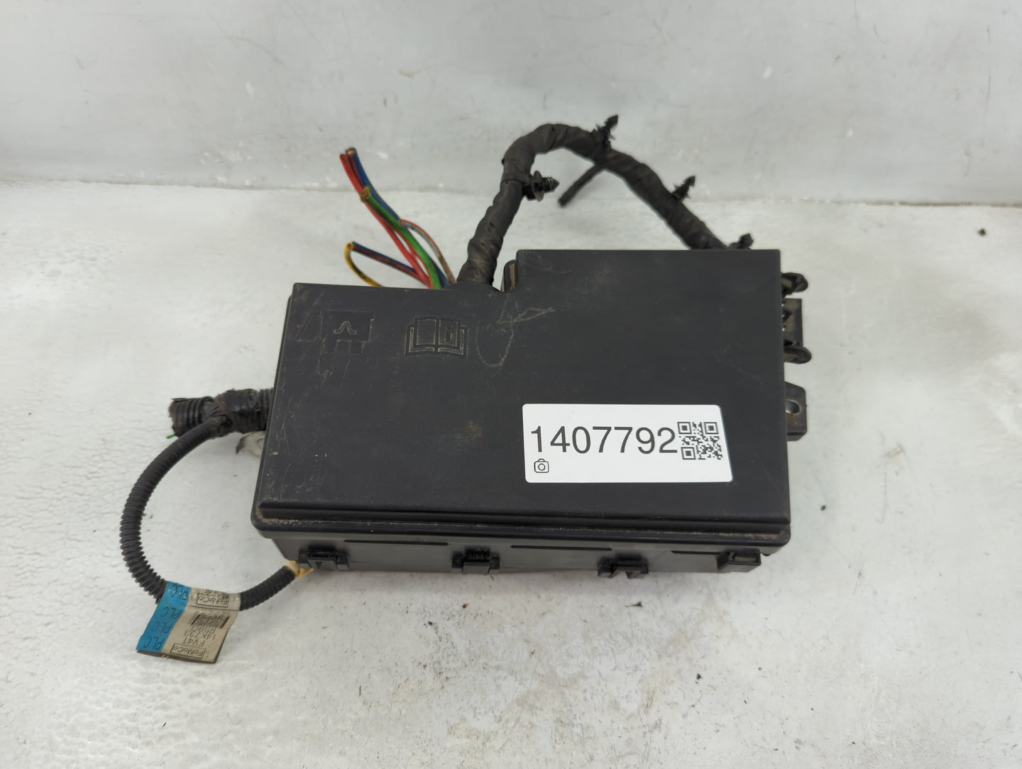 2013-2016 Ford Escape Fusebox Fuse Box Panel Relay Module P/N:AV6T-14A067-AD Fits Fits 2013 2014 2015 2016 OEM Used Auto Par