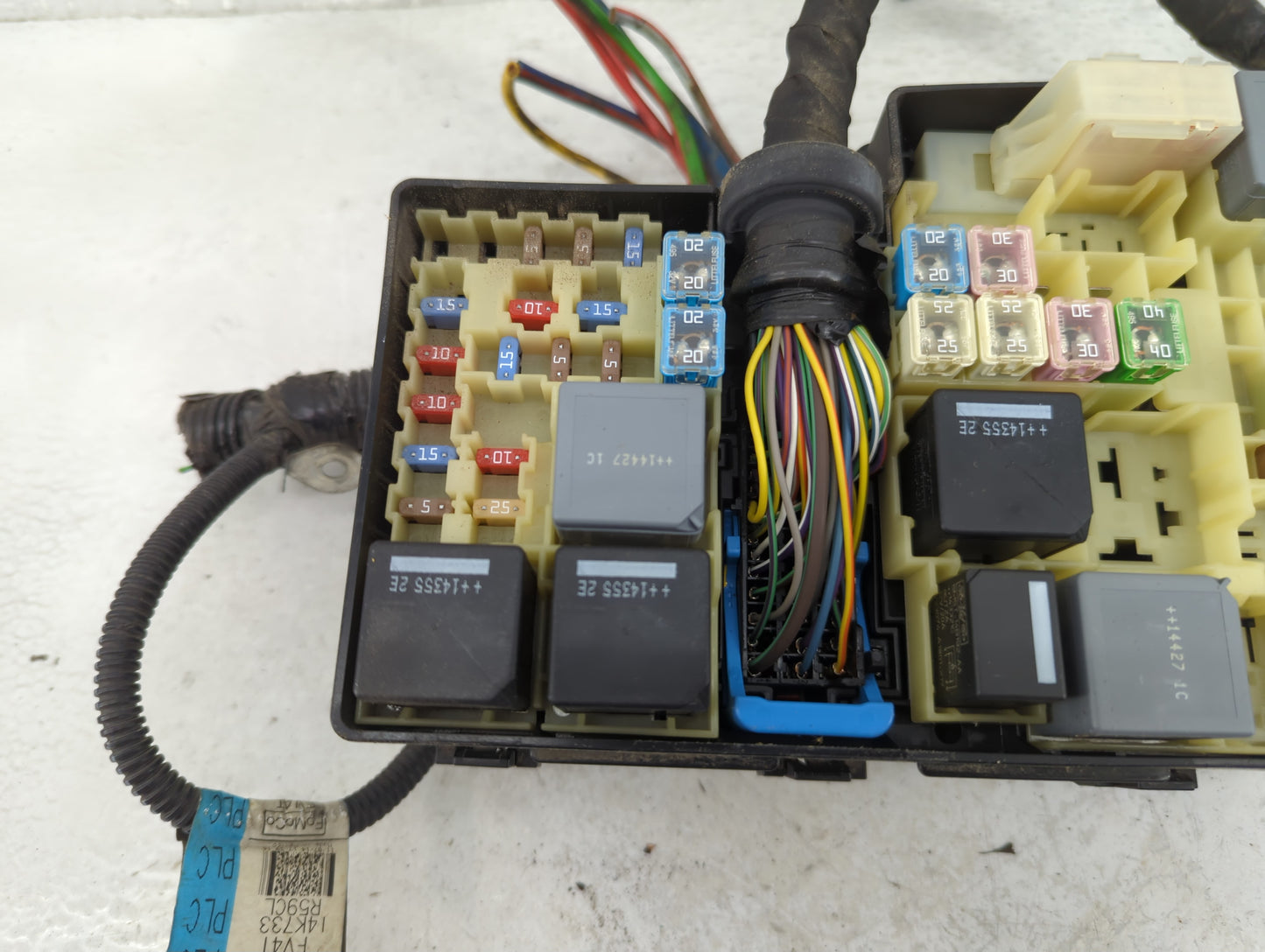 2013-2016 Ford Escape Fusebox Fuse Box Panel Relay Module P/N:AV6T-14A067-AD Fits Fits 2013 2014 2015 2016 OEM Used Auto Par