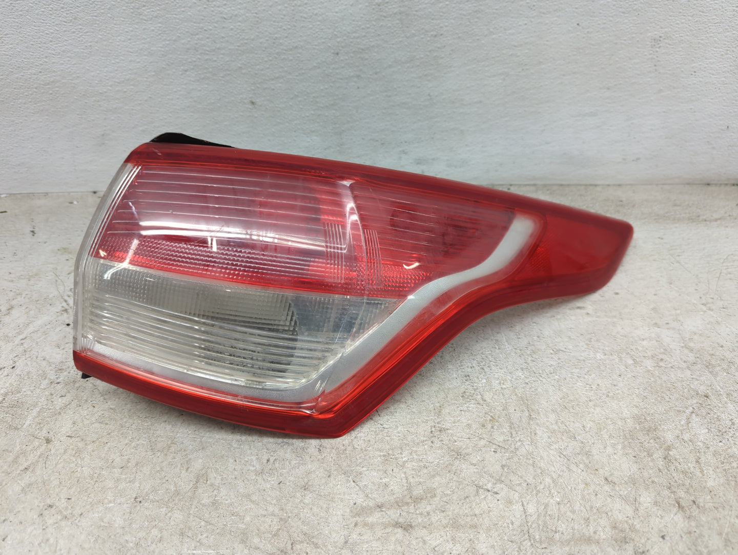 2013-2016 Ford Escape Tail Light Assembly Passenger Right OEM P/N:CJ54-13404-A CJ5X-13440-A Fits Fits 2013 2014 2015 2016 OE
