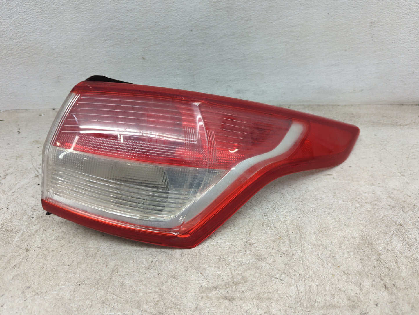 2013-2016 Ford Escape Tail Light Assembly Passenger Right OEM P/N:CJ54-13404-A CJ5X-13440-A Fits Fits 2013 2014 2015 2016 OE