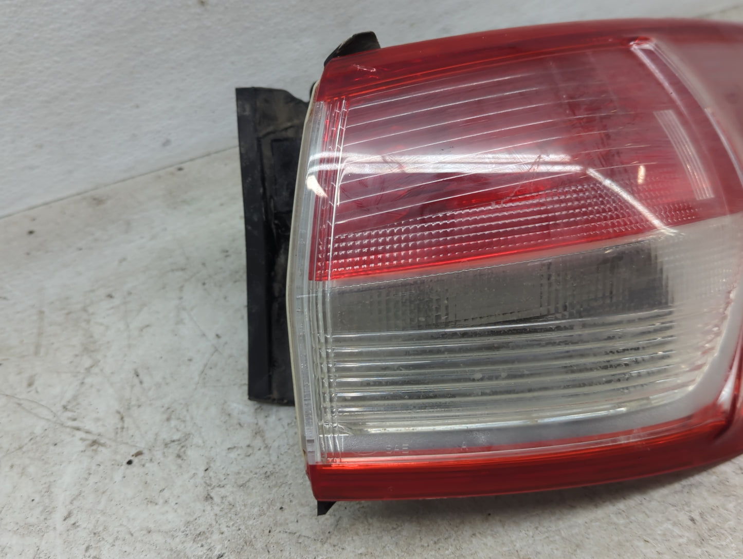 2013-2016 Ford Escape Tail Light Assembly Passenger Right OEM P/N:CJ54-13404-A CJ5X-13440-A Fits Fits 2013 2014 2015 2016 OE