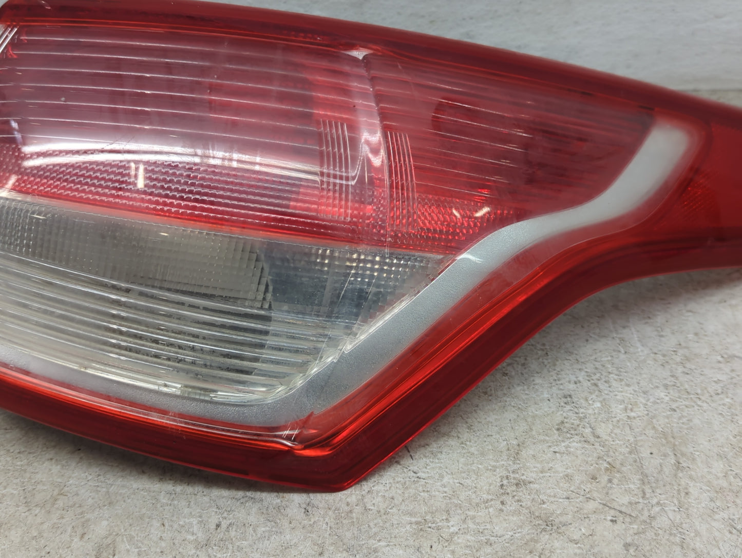 2013-2016 Ford Escape Tail Light Assembly Passenger Right OEM P/N:CJ54-13404-A CJ5X-13440-A Fits Fits 2013 2014 2015 2016 OE