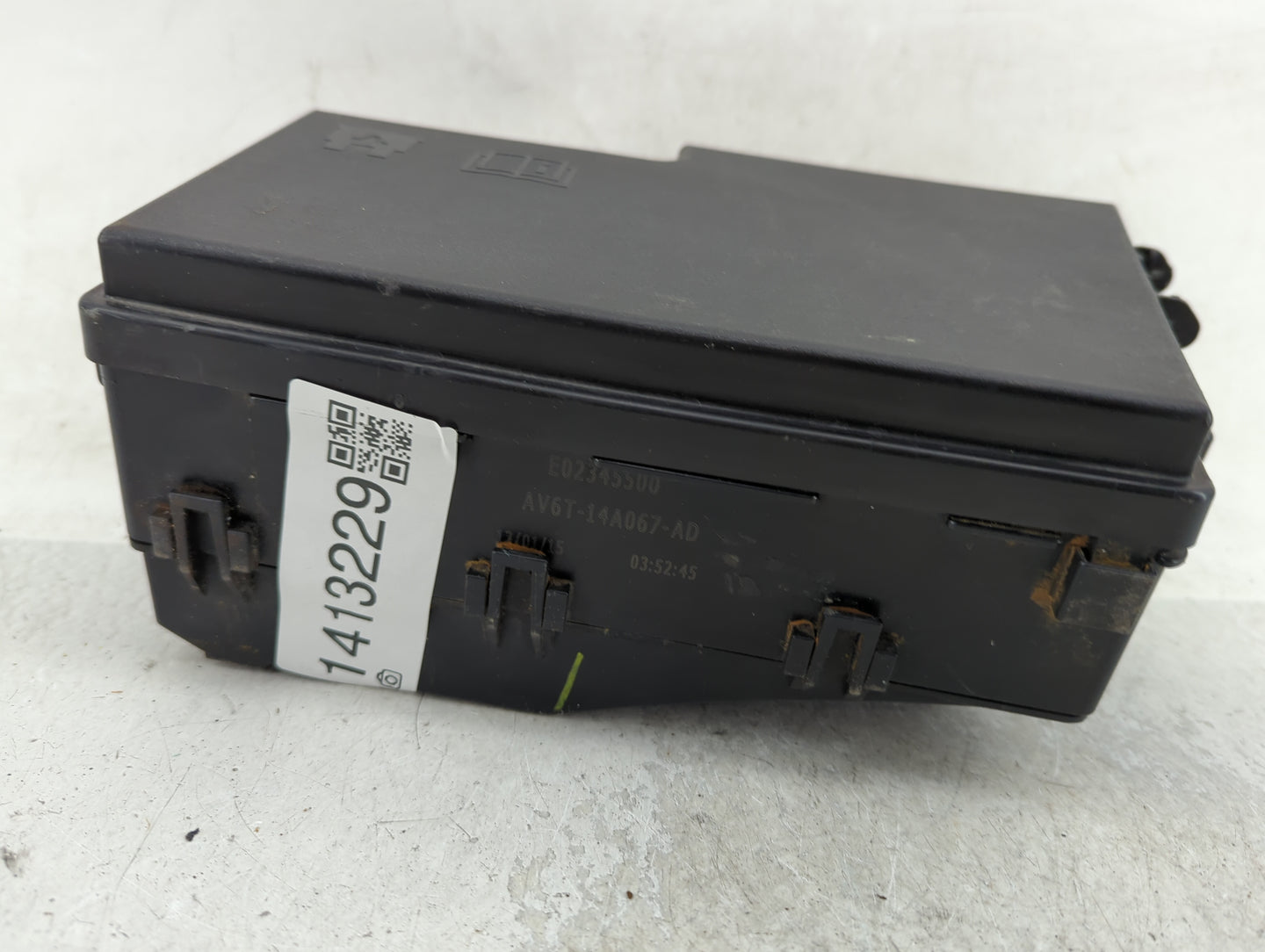2013-2016 Ford Escape Fusebox Fuse Box Panel Relay Module P/N:E02345500 AV6T-14A067-AD Fits Fits 2013 2014 2015 2016 OEM Use
