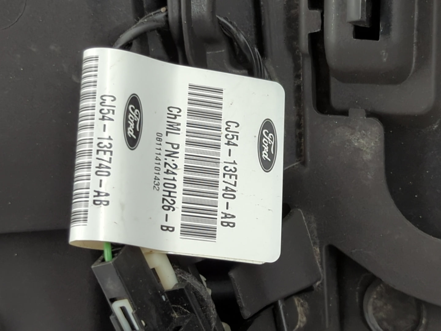 2015 Ford Escape Center Console Armrest Cover Lid P/N:2410H26-B CJ54-13E740-AB Fits OEM Used Auto Parts - Oemusedautoparts1.