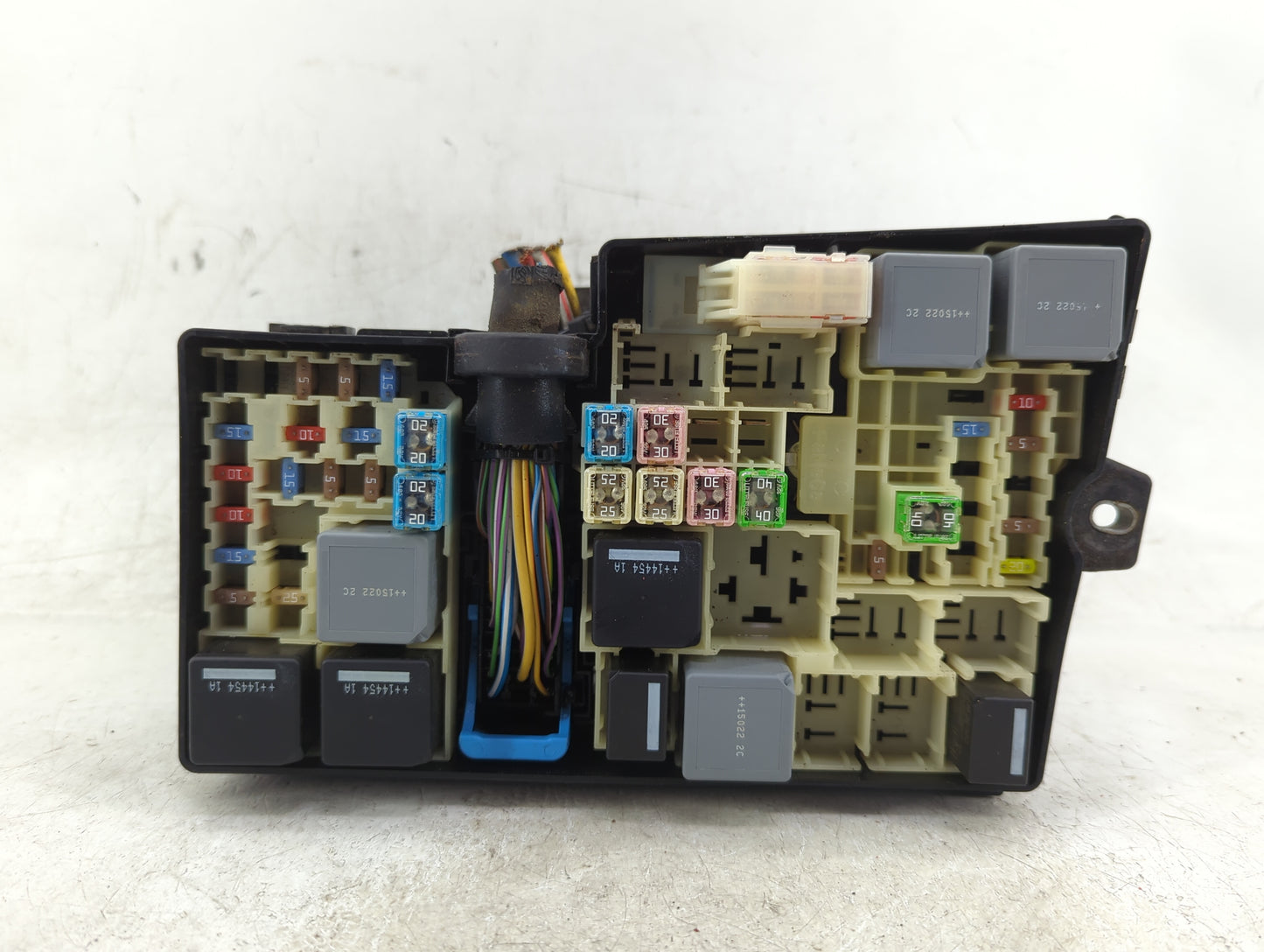 2013-2016 Ford Escape Fusebox Fuse Box Panel Relay Module P/N:19197 000 001 AV6T-14A076-AB Fits Fits 2013 2014 2015 2016 OEM