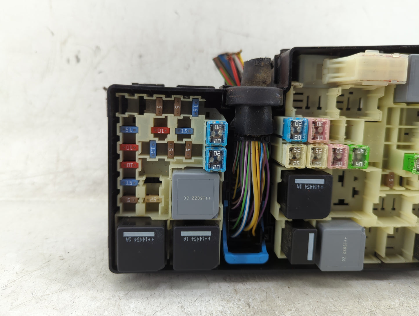 2013-2016 Ford Escape Fusebox Fuse Box Panel Relay Module P/N:19197 000 001 AV6T-14A076-AB Fits Fits 2013 2014 2015 2016 OEM