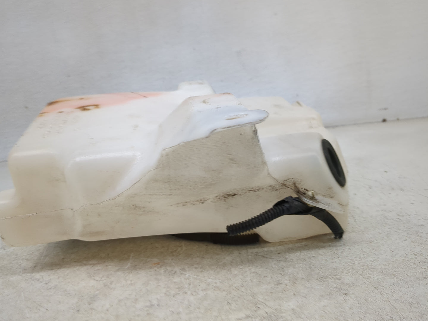 2015-2019 Ford Escape Windshield Washer Fluid Reservoir Bottle Oem 1427421 - Oemusedautoparts1.com