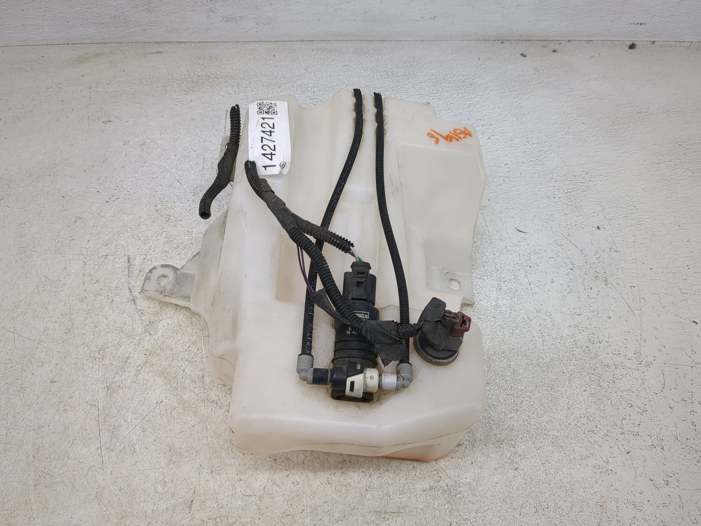 2015-2019 Ford Escape Windshield Washer Fluid Reservoir Bottle Oem 1427421 - Oemusedautoparts1.com