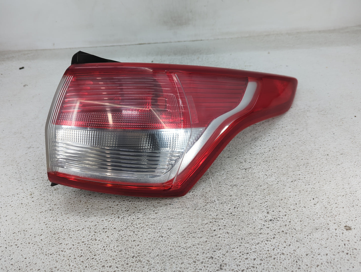 2013-2016 Ford Escape Tail Light Assembly Passenger Right OEM P/N:CJ54-13404-A Fits Fits 2013 2014 2015 2016 OEM Used Auto P