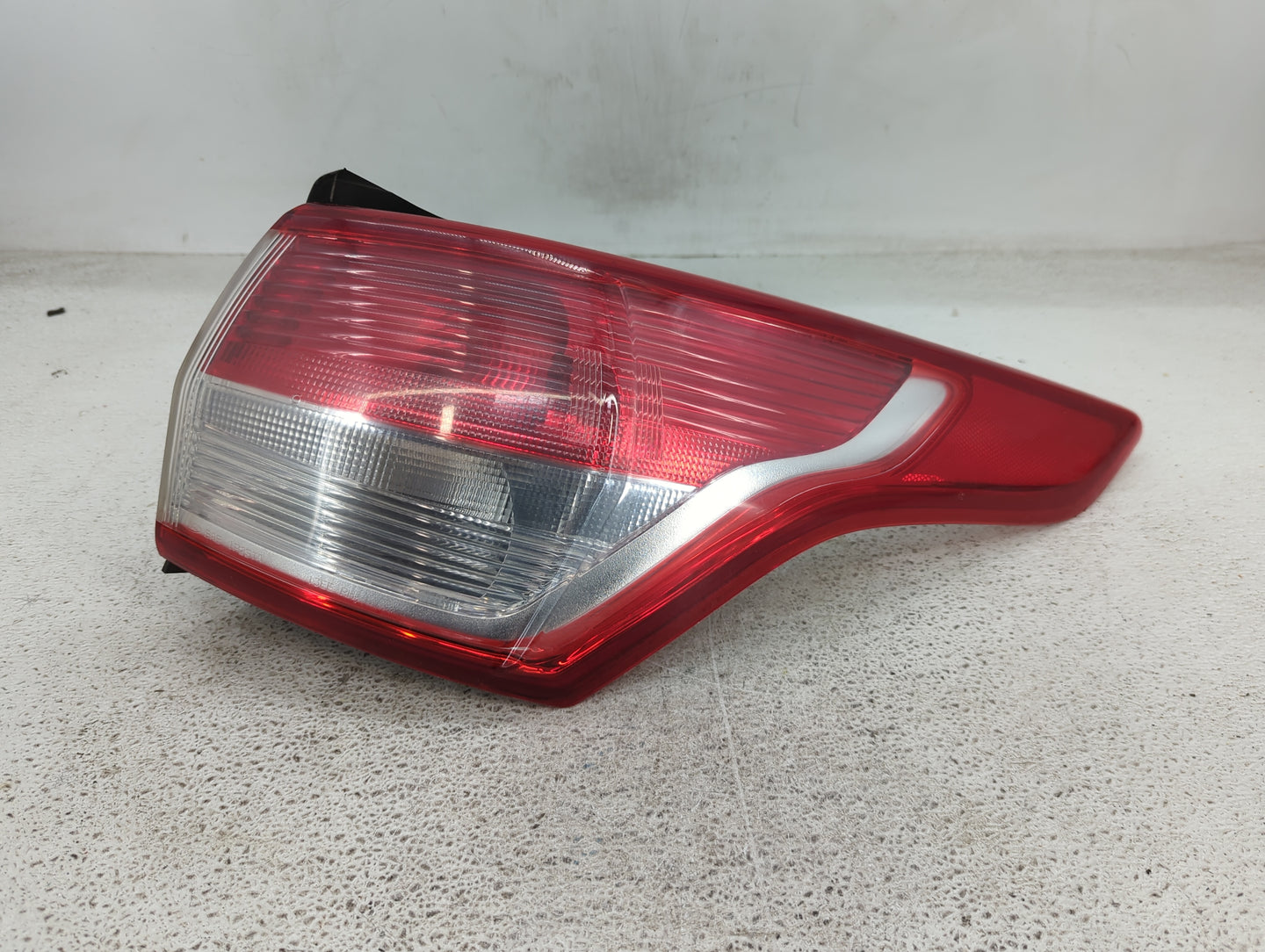 2013-2016 Ford Escape Tail Light Assembly Passenger Right OEM P/N:CJ54-13404-A Fits Fits 2013 2014 2015 2016 OEM Used Auto P