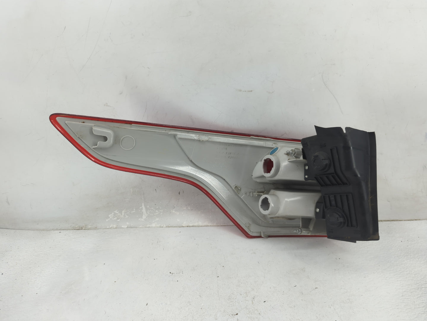 2013-2016 Ford Escape Tail Light Assembly Passenger Right OEM P/N:CJ54-13404-A Fits Fits 2013 2014 2015 2016 OEM Used Auto P