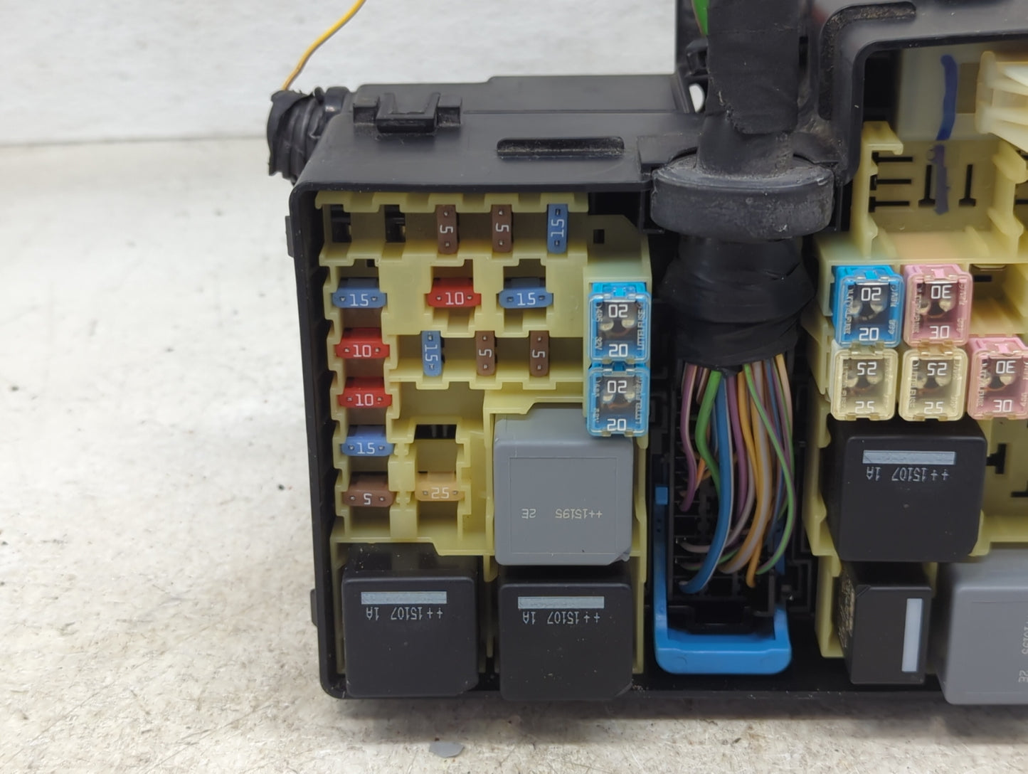 2013-2016 Ford Escape Fusebox Fuse Box Panel Relay Module P/N:AV6T-14A142-AB Fits Fits 2013 2014 2015 2016 OEM Used Auto Par