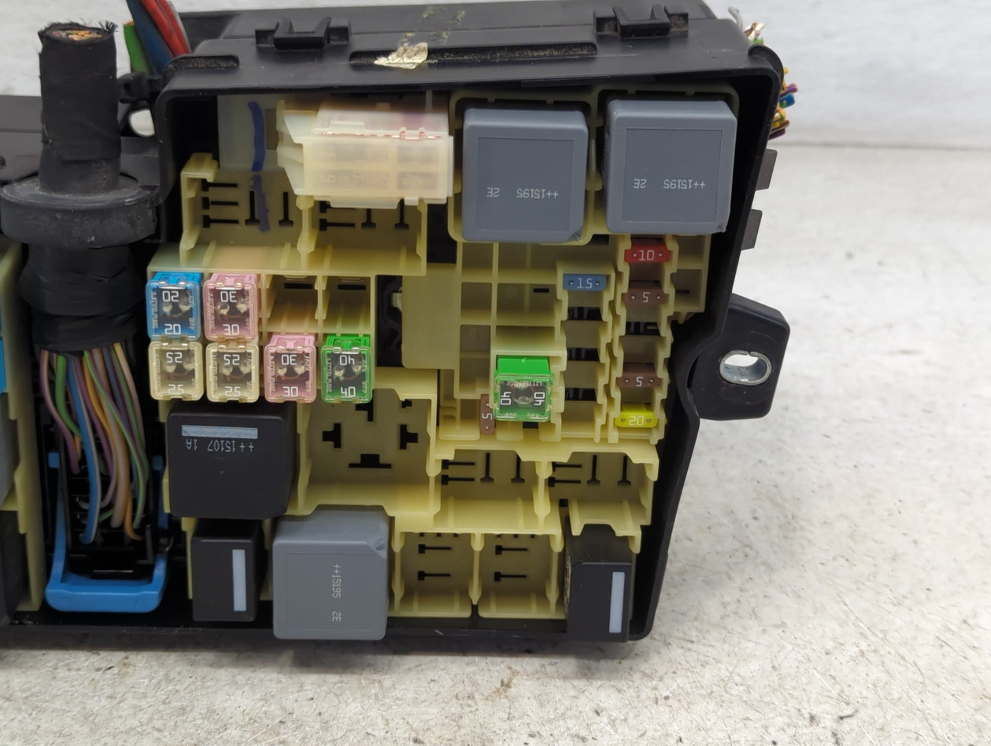 2013-2016 Ford Escape Fusebox Fuse Box Panel Relay Module P/N:AV6T-14A142-AB Fits Fits 2013 2014 2015 2016 OEM Used Auto Par