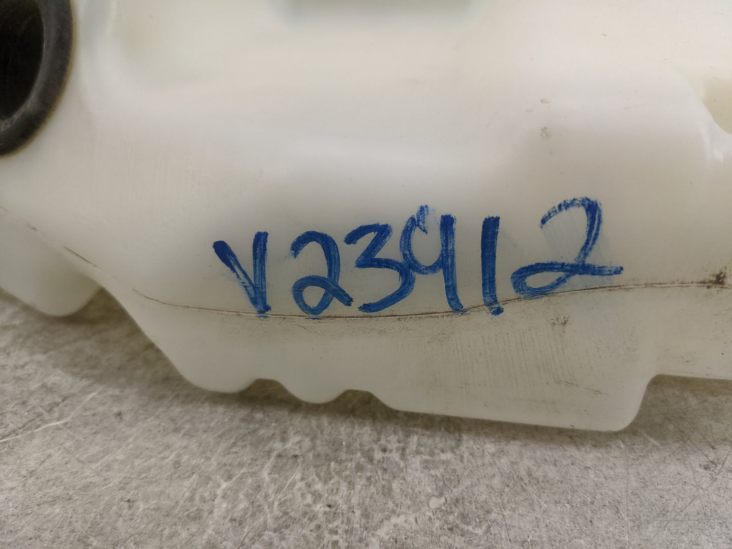 2013-2014 Ford Escape Windshield Washer Fluid Reservoir Bottle Oem 1477072 - Oemusedautoparts1.com
