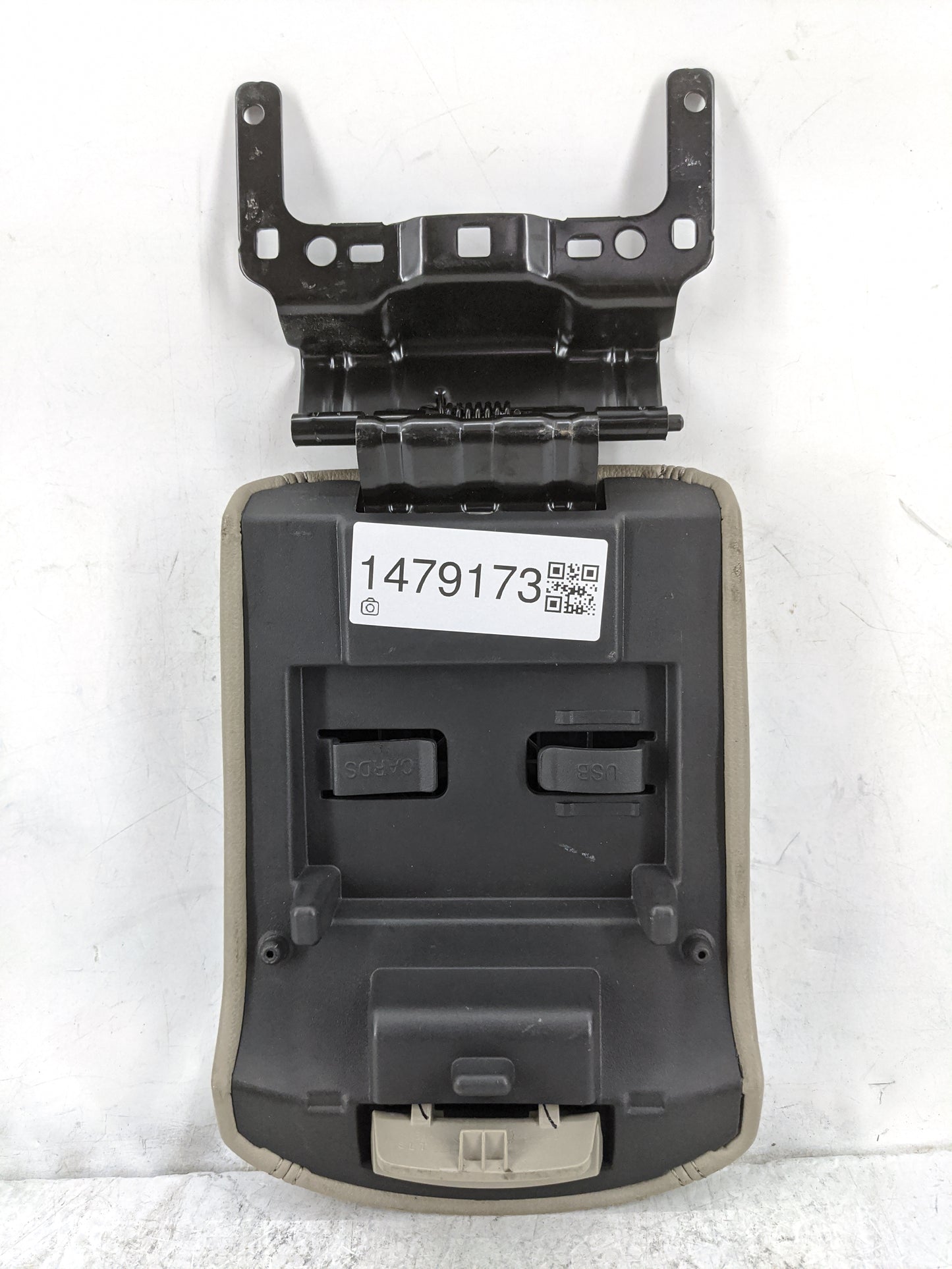 2015 Ford Escape Center Console Armrest Cover Lid P/N:151318NAD Fits OEM Used Auto Parts - Oemusedautoparts1.com