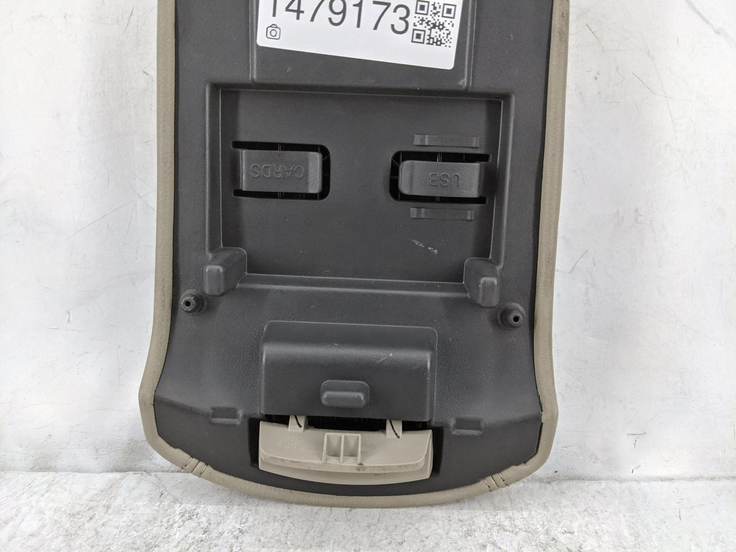 2015 Ford Escape Center Console Armrest Cover Lid P/N:151318NAD Fits OEM Used Auto Parts - Oemusedautoparts1.com