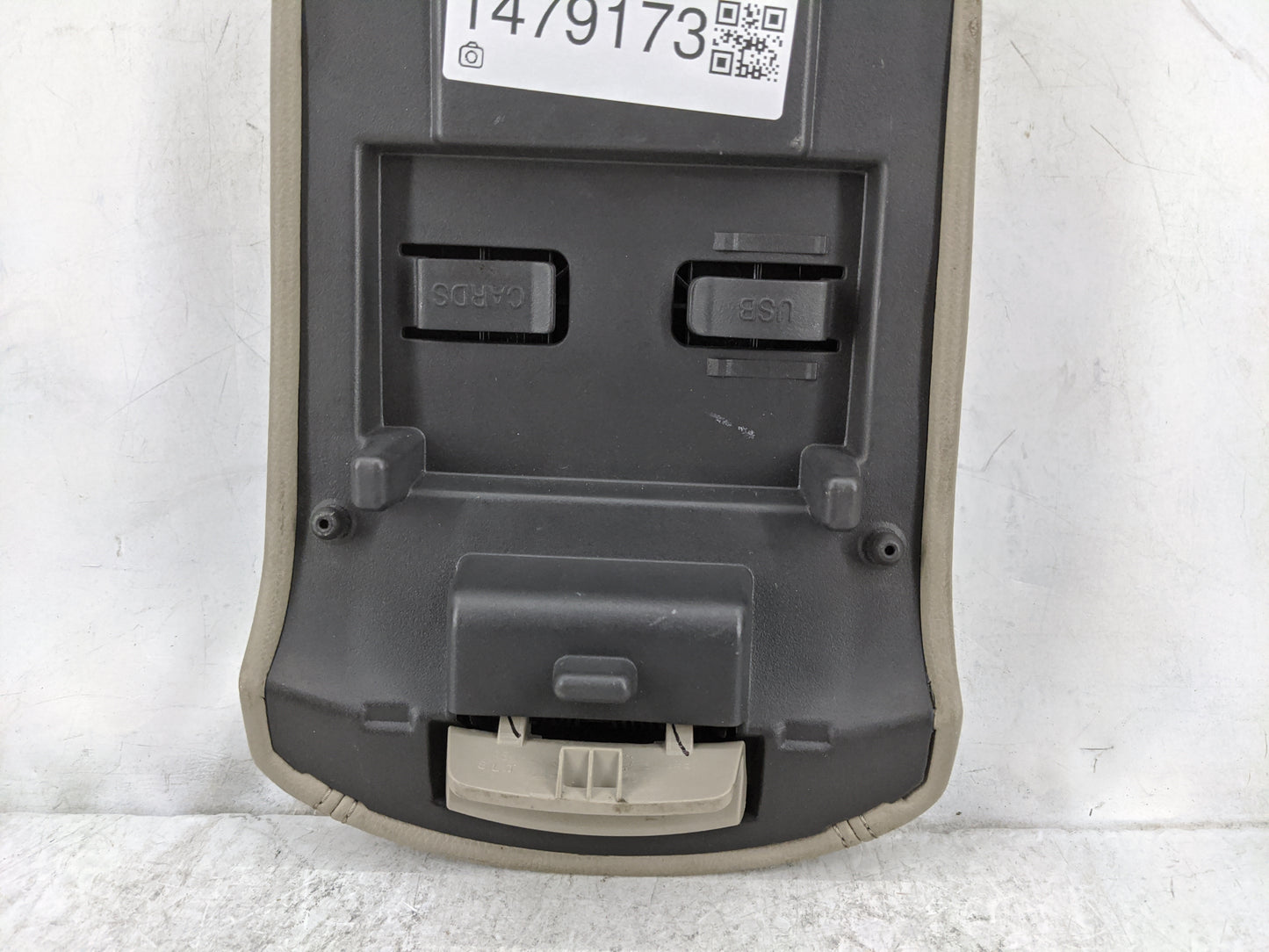 2015 Ford Escape Center Console Armrest Cover Lid P/N:151318NAD Fits OEM Used Auto Parts - Oemusedautoparts1.com